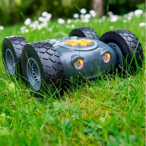 RUGGED ROBOT en cesped