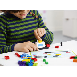Construyendo y creando con el Set de ladrillos creativos de LEGO