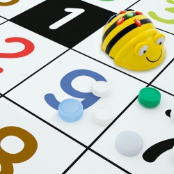 Tapete de números para BeeBot en infantil con tapones