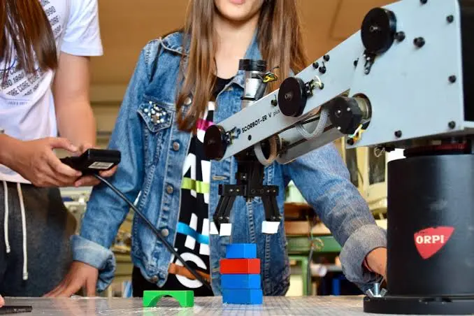 Programación, electrónica y automatización en secundaria