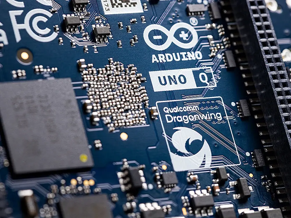 Arduino-UNO-Q-4GB-img08.webp