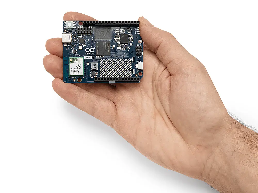 Arduino-UNO-Q-4GB-img07.webp